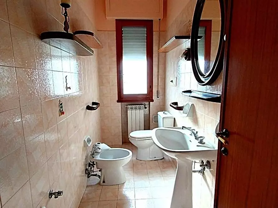 Immagine 18 di Appartamento in vendita  a Lucca