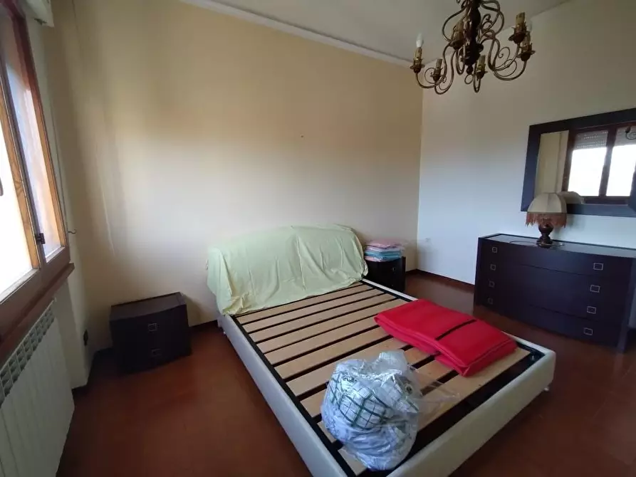 Immagine 12 di Appartamento in vendita  a Lucca