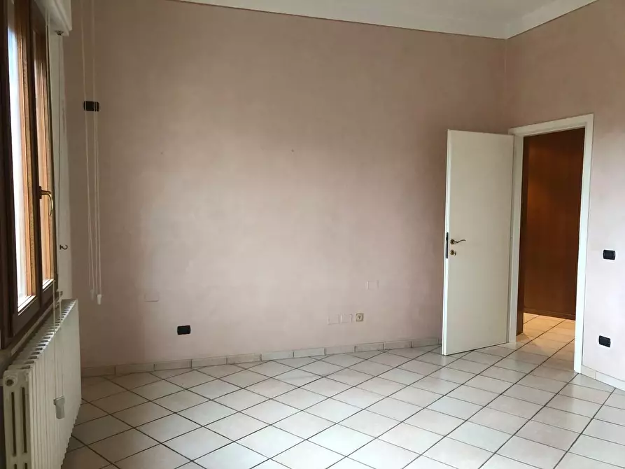 Immagine 11 di Appartamento in vendita  a Pontedera