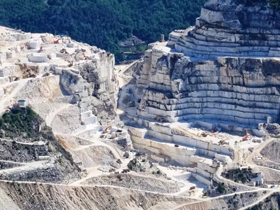 Immagine 14 di Appartamento in affitto  a Carrara