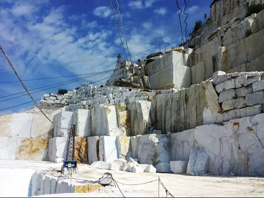 Immagine 13 di Appartamento in affitto  a Carrara