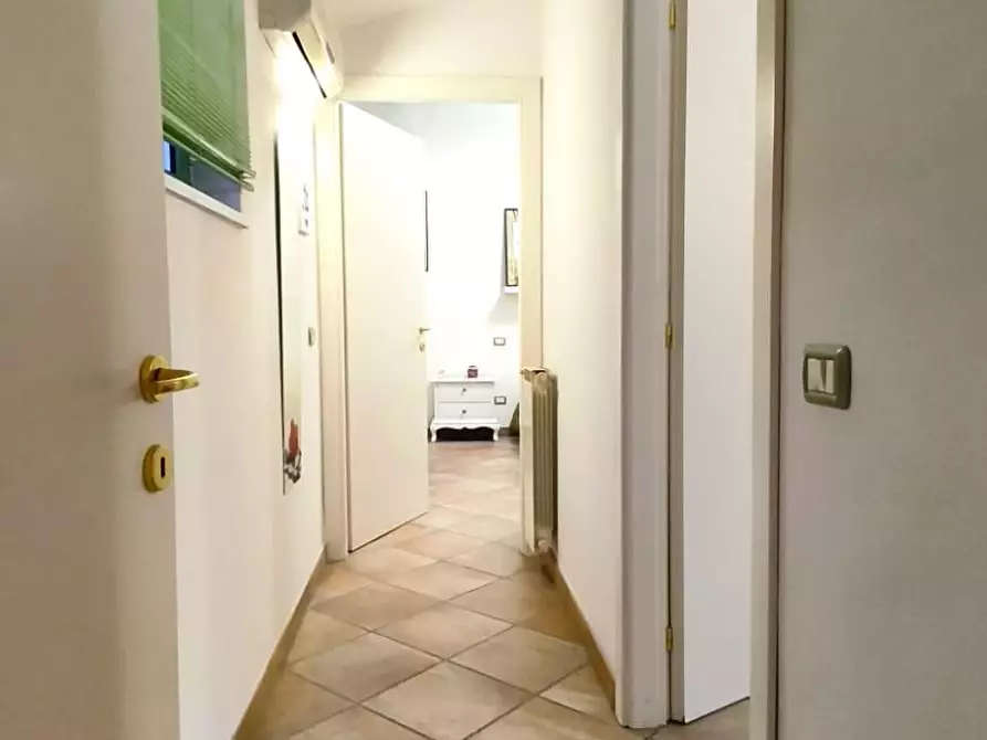 Immagine 6 di Appartamento in affitto  a Carrara