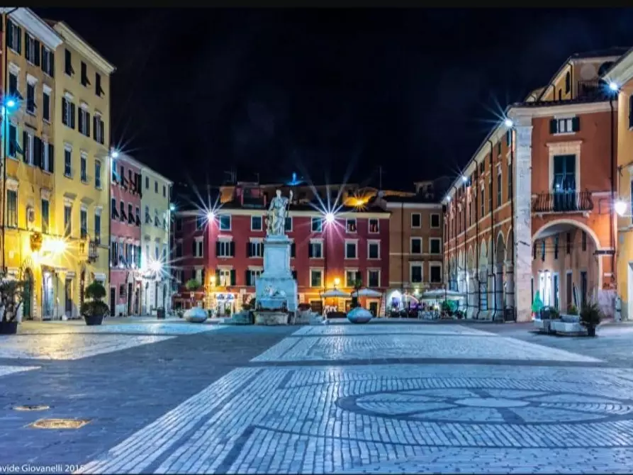 Immagine 12 di Appartamento in affitto  a Carrara