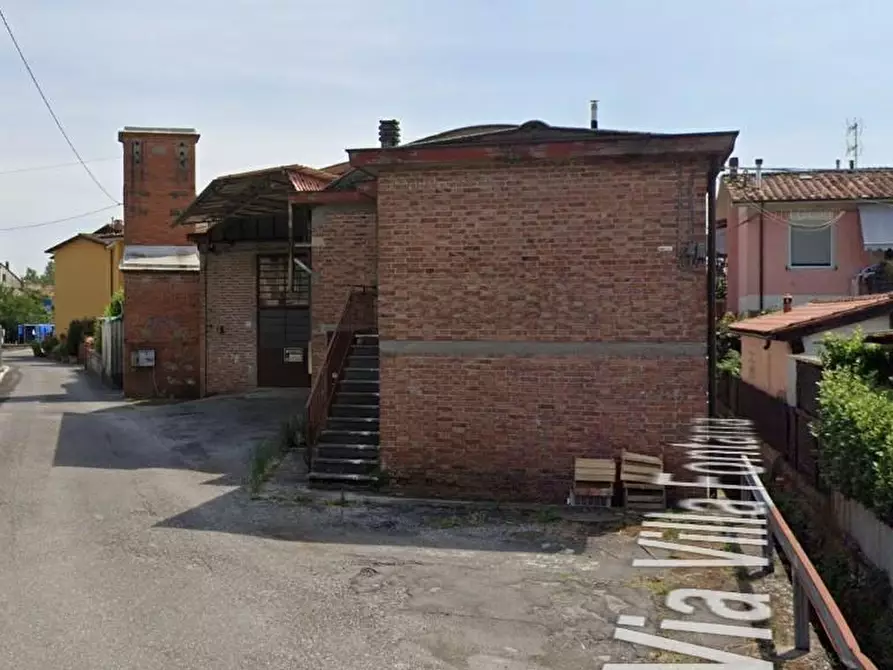 Immagine 2 di Attività artigianale in vendita  a Capannori