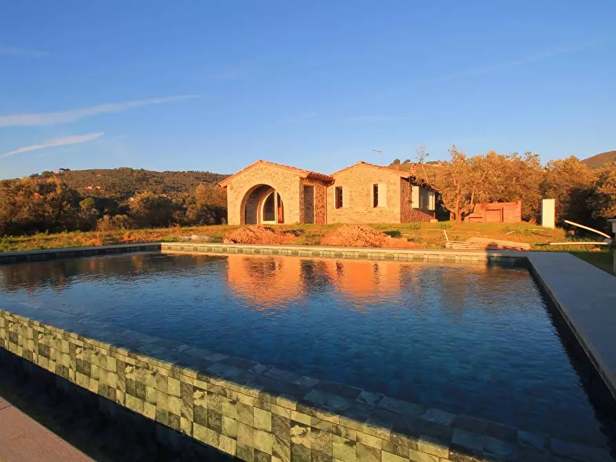 Immagine 2 di Casa colonica in vendita  a Vinci