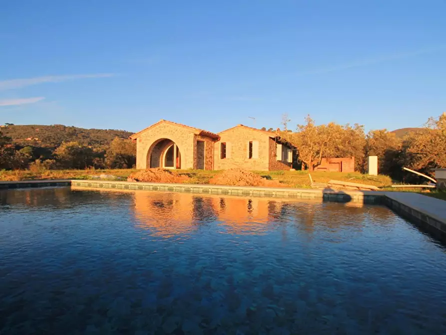 Immagine 26 di Casa colonica in vendita  a Vinci