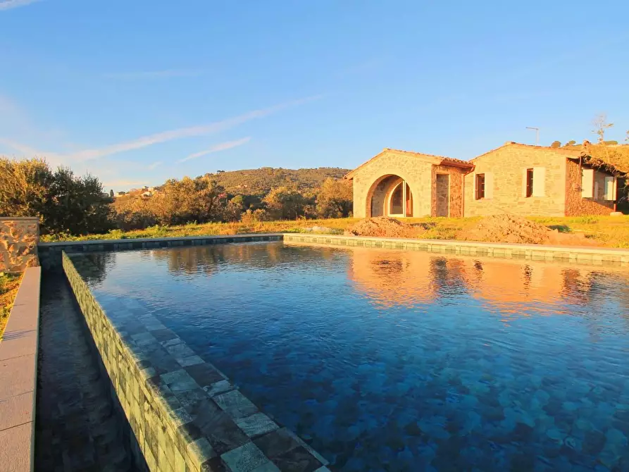 Immagine 25 di Casa colonica in vendita  a Vinci