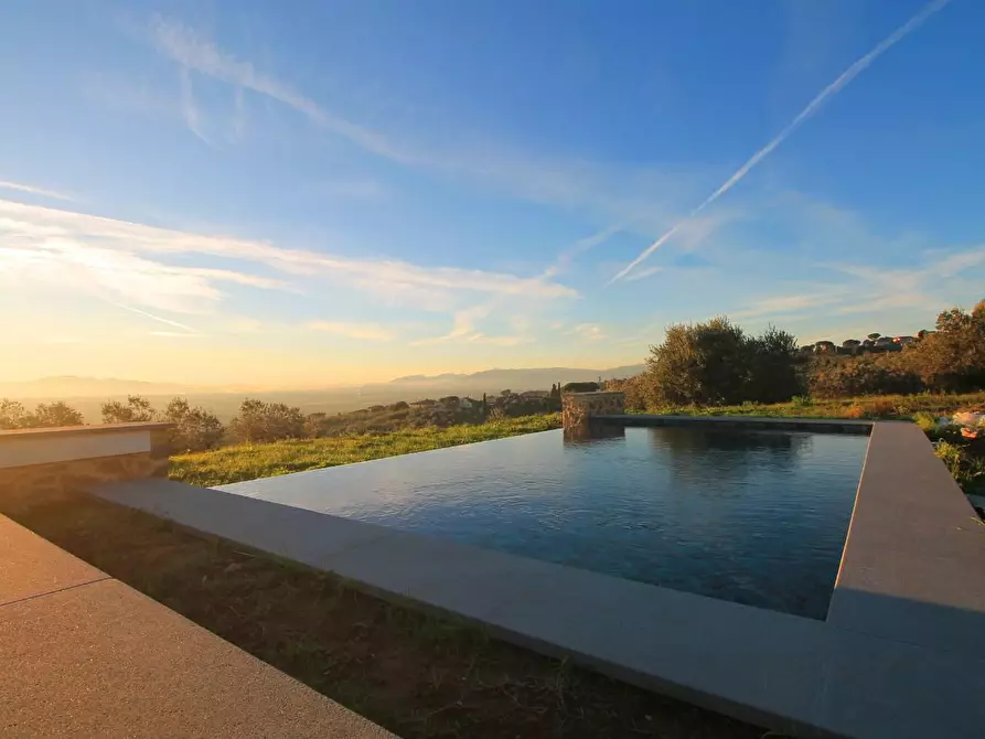 Immagine 41 di Casa colonica in vendita  a Vinci