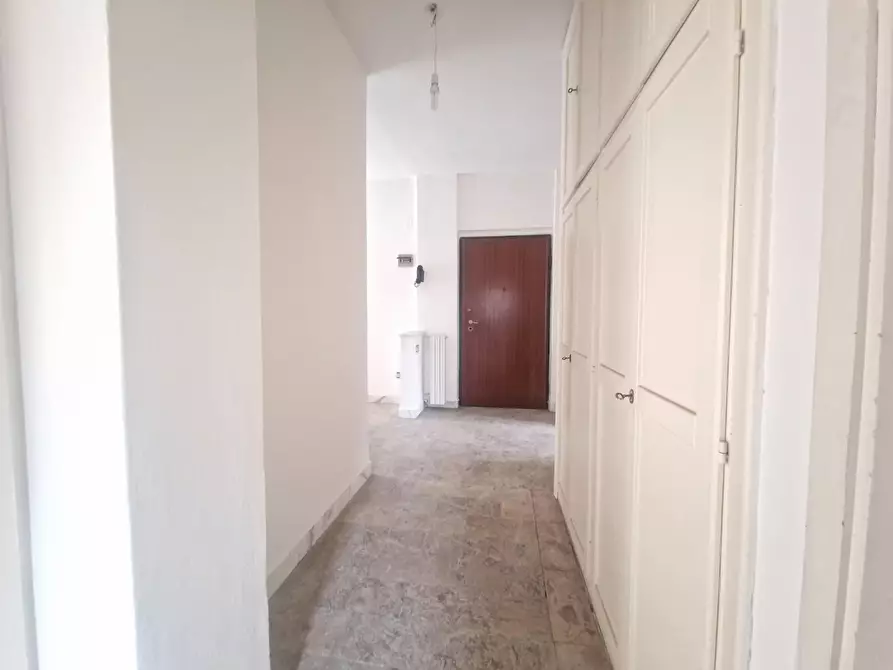 Immagine 2 di Appartamento in vendita  a Carrara