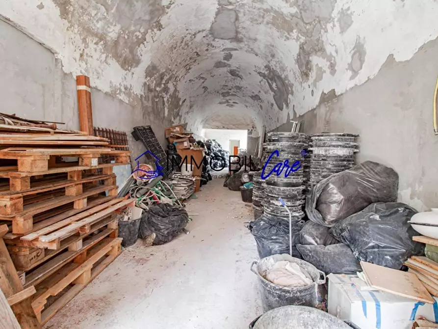 Immagine 8 di Magazzino in vendita  a Livorno