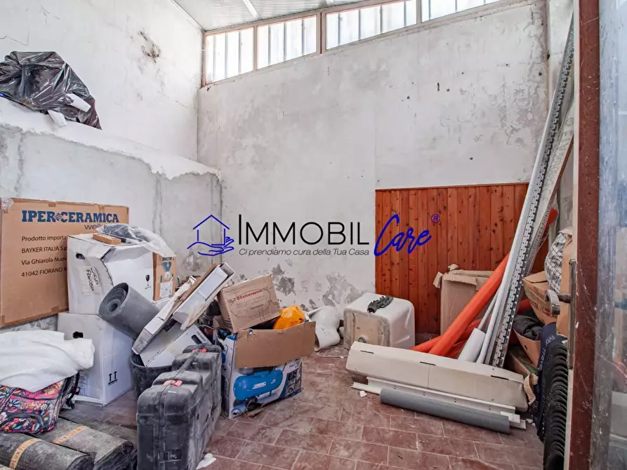 Immagine 5 di Magazzino in vendita  a Livorno