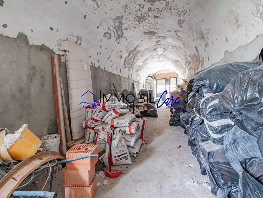 Immagine 7 di Magazzino in vendita  a Livorno