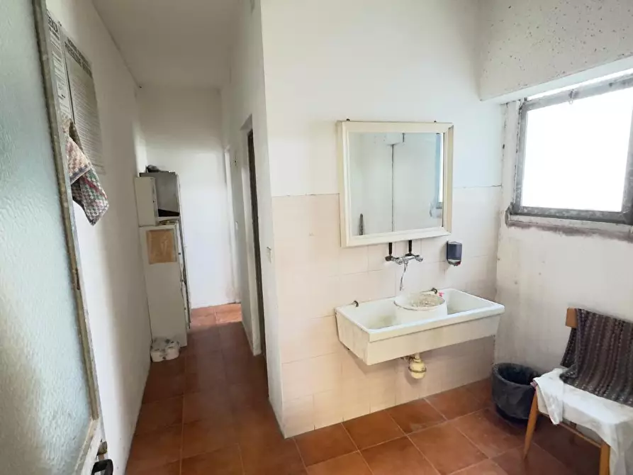 Immagine 6 di Attività artigianale in vendita  a Ponsacco