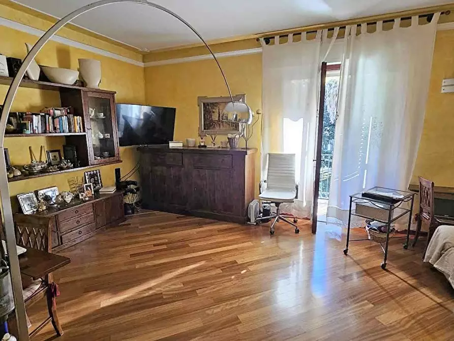 Immagine 1 di Appartamento in vendita  a Massa