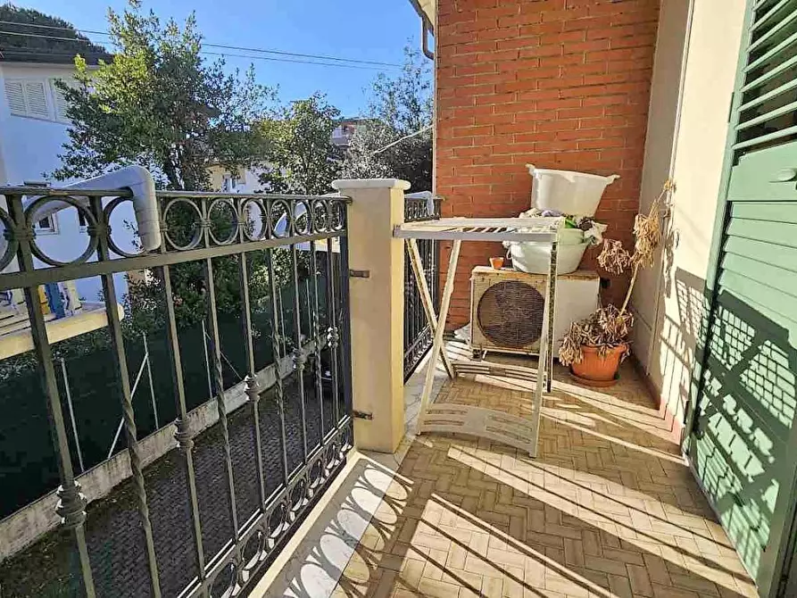 Immagine 2 di Appartamento in vendita  a Massa
