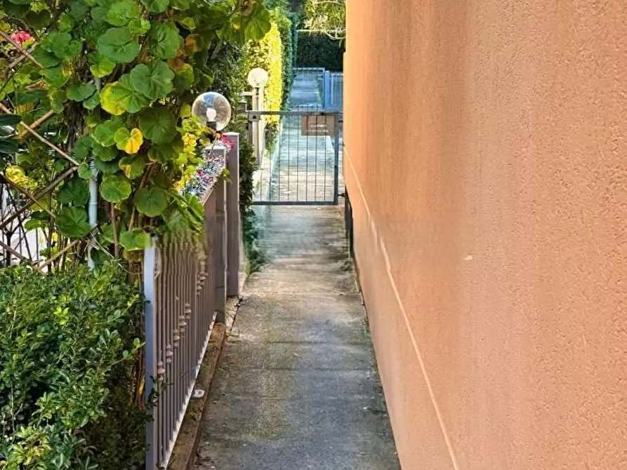 Immagine 19 di Villetta a schiera in vendita  a Massa