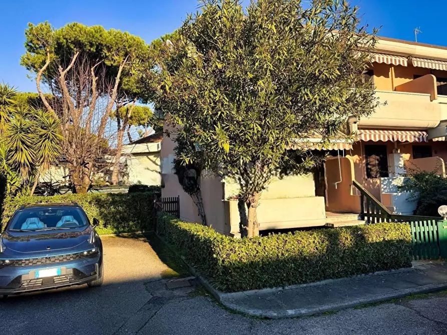 Immagine 2 di Villetta a schiera in vendita  a Massa