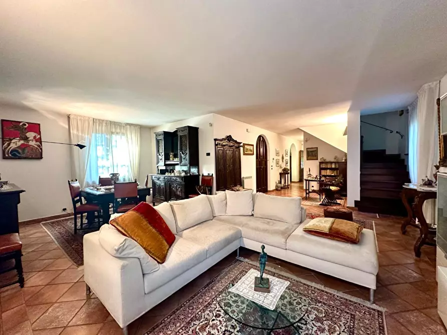 Immagine 5 di Villa in vendita  a Camaiore