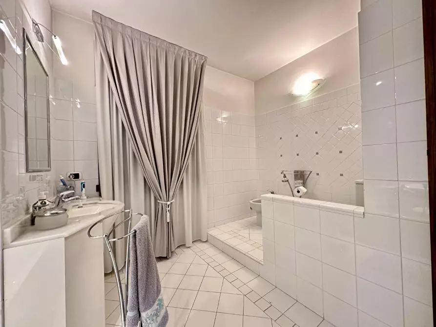 Immagine 35 di Villa in vendita  a Camaiore