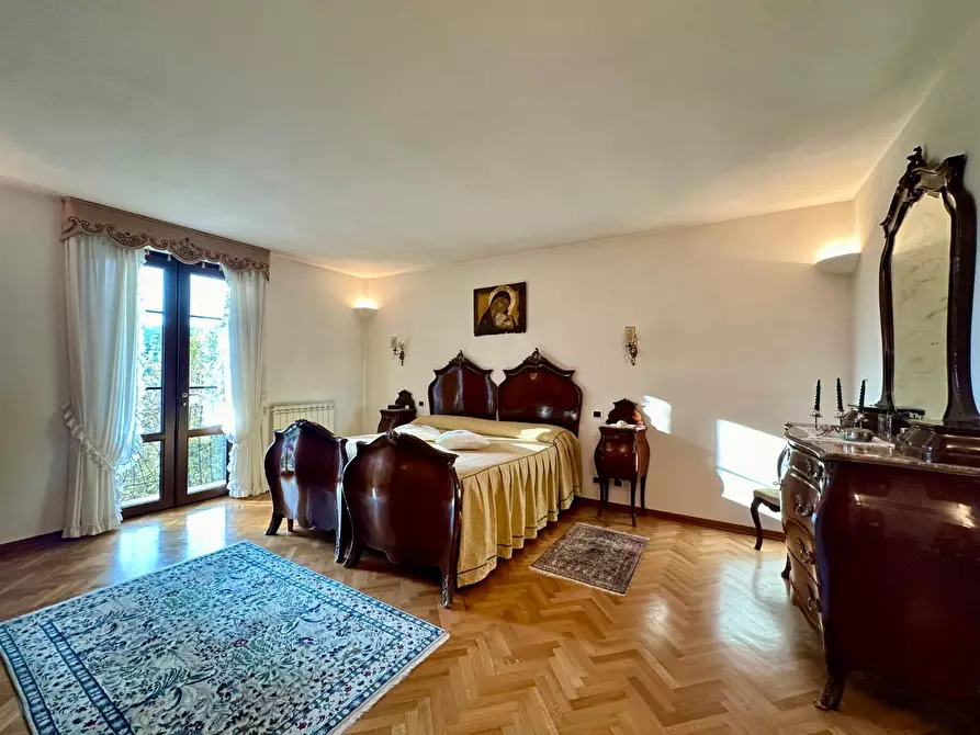 Immagine 30 di Villa in vendita  a Camaiore