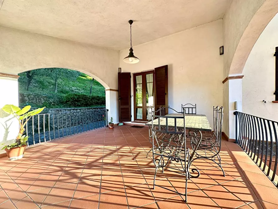 Immagine 2 di Villa in vendita  a Camaiore