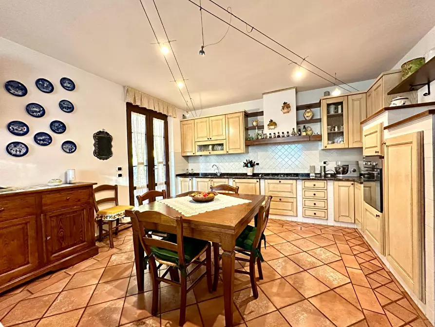 Immagine 18 di Villa in vendita  a Camaiore