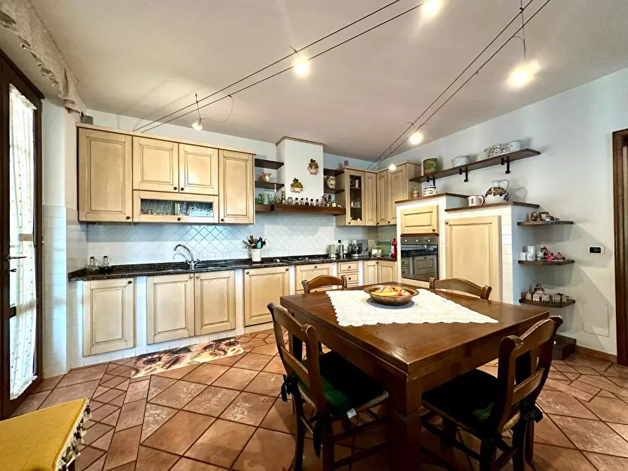 Immagine 17 di Villa in vendita  a Camaiore