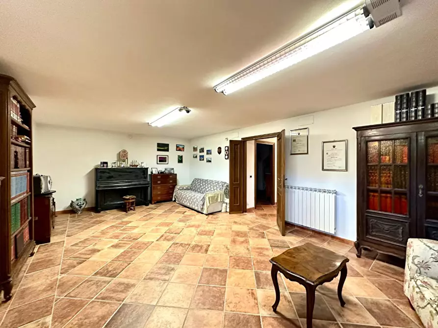 Immagine 42 di Villa in vendita  a Camaiore