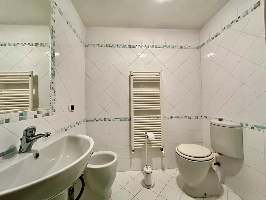 Immagine 41 di Villa in vendita  a Camaiore