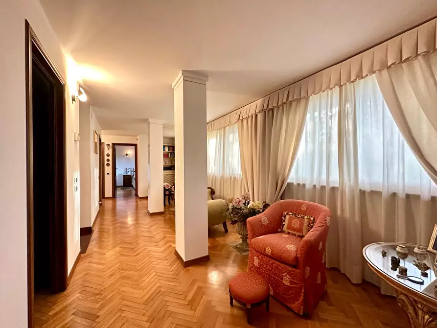 Immagine 22 di Villa in vendita  a Camaiore