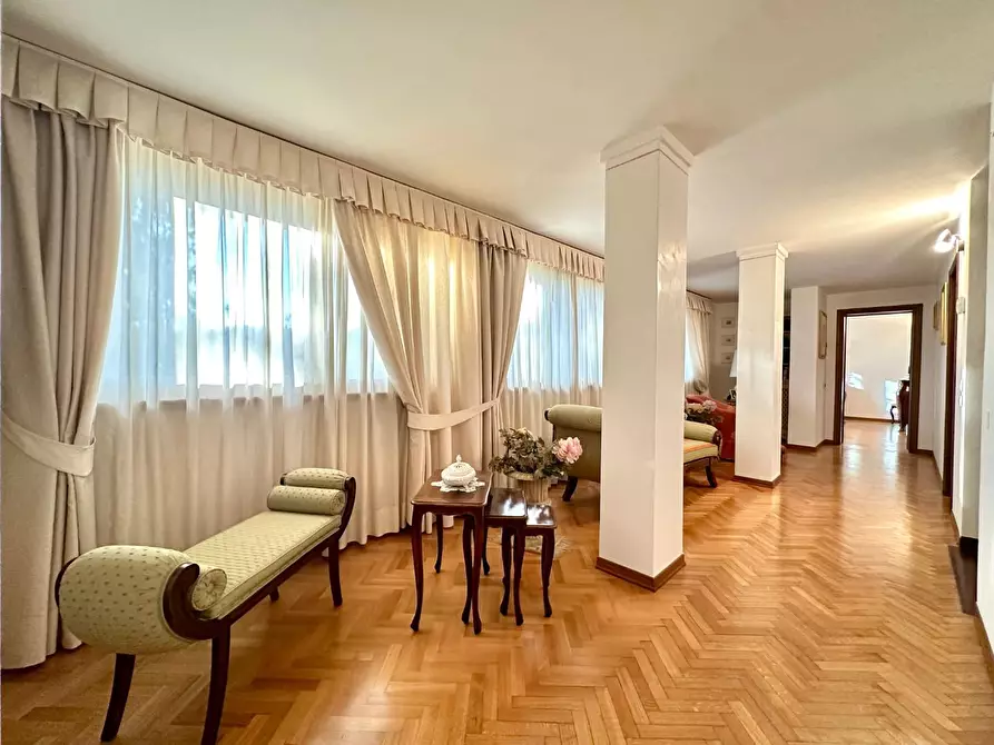 Immagine 21 di Villa in vendita  a Camaiore