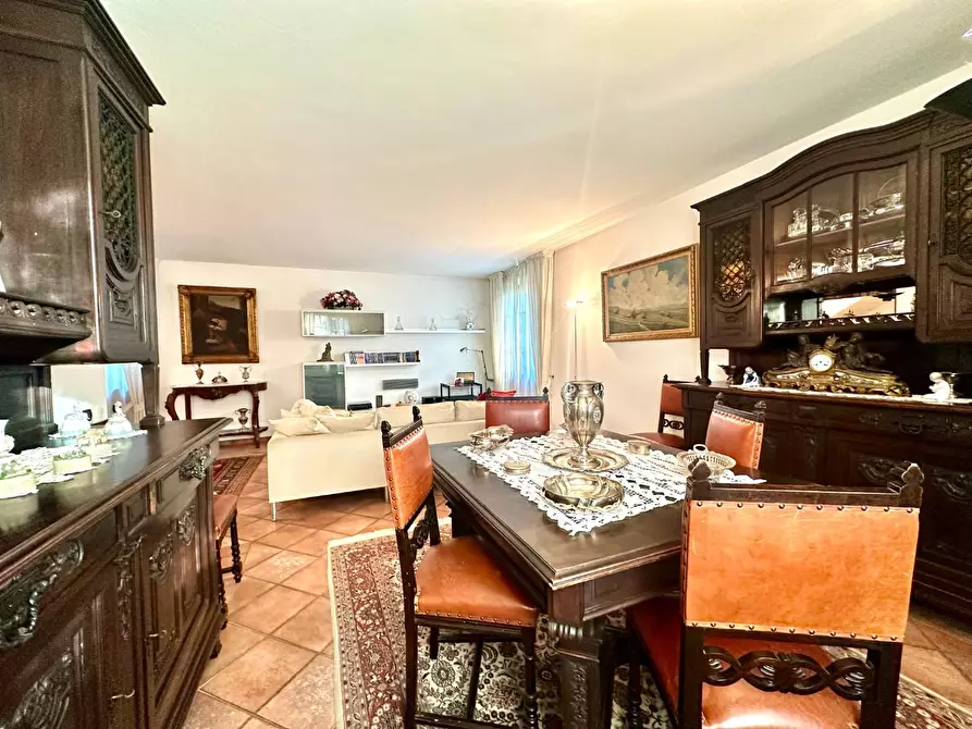 Immagine 10 di Villa in vendita  a Camaiore