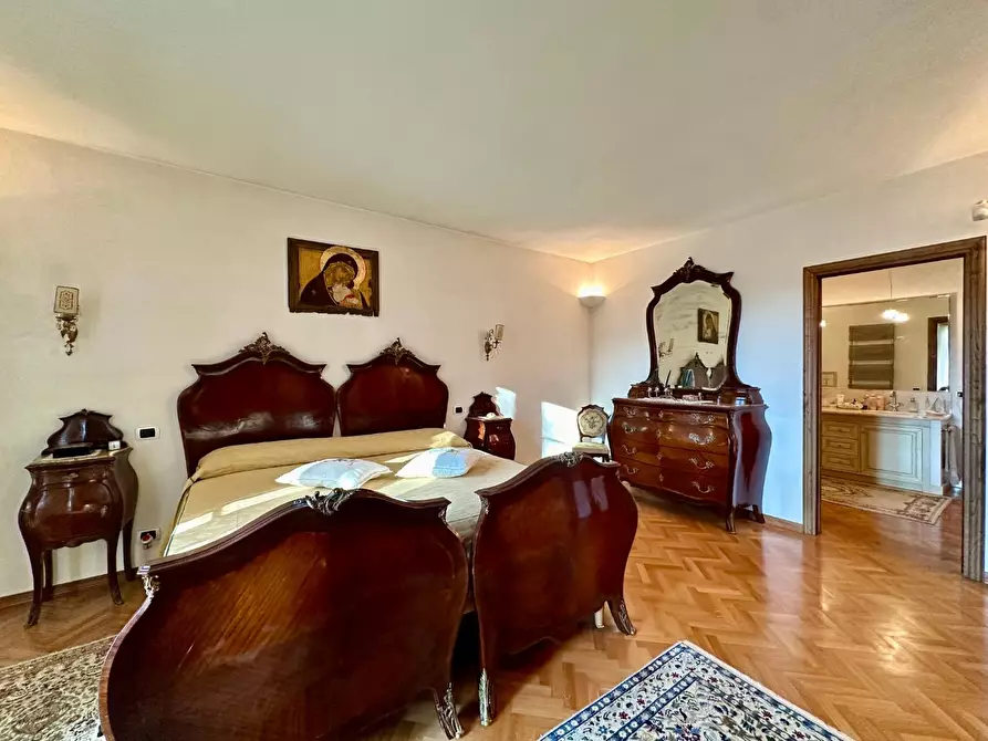 Immagine 28 di Villa in vendita  a Camaiore