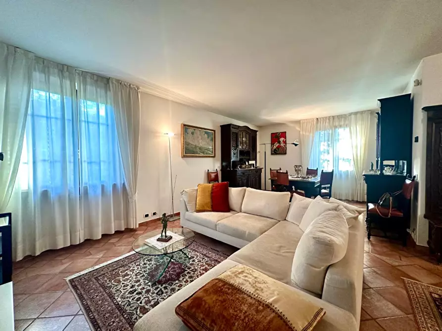 Immagine 6 di Villa in vendita  a Camaiore