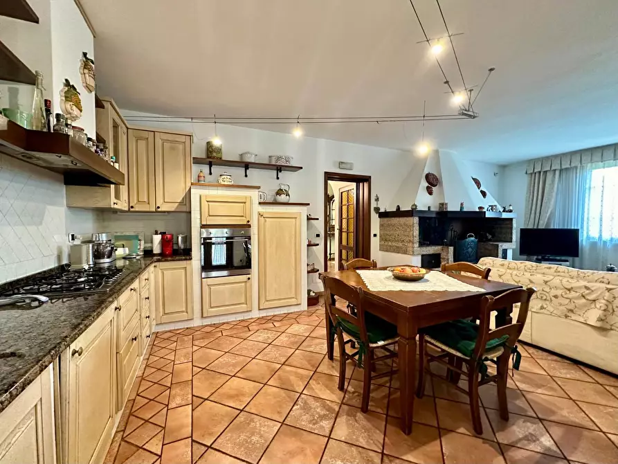 Immagine 19 di Villa in vendita  a Camaiore