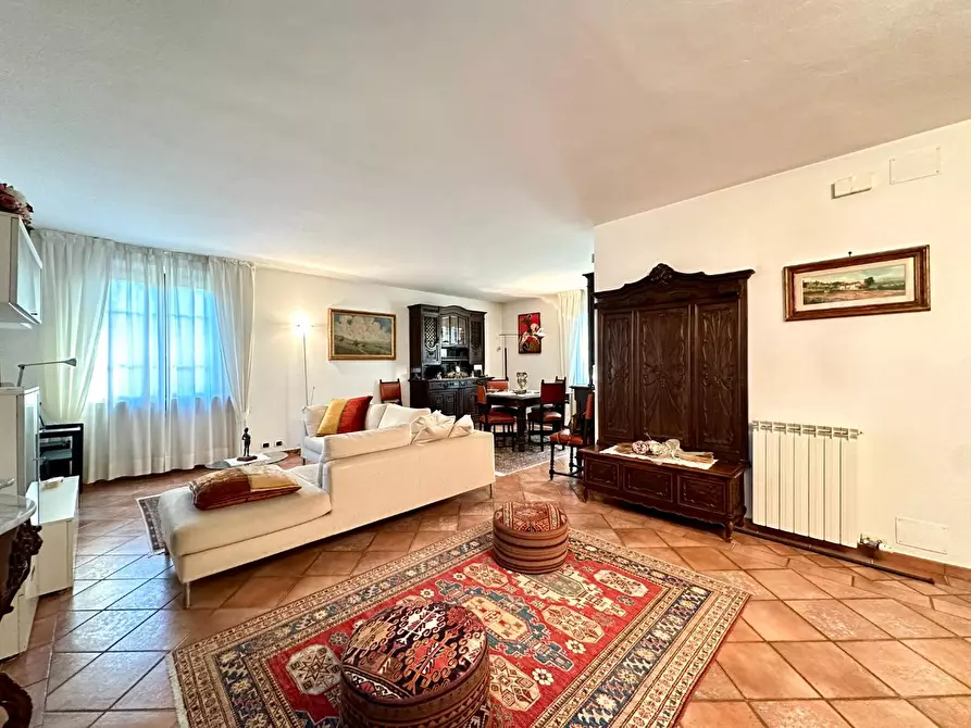 Immagine 9 di Villa in vendita  a Camaiore
