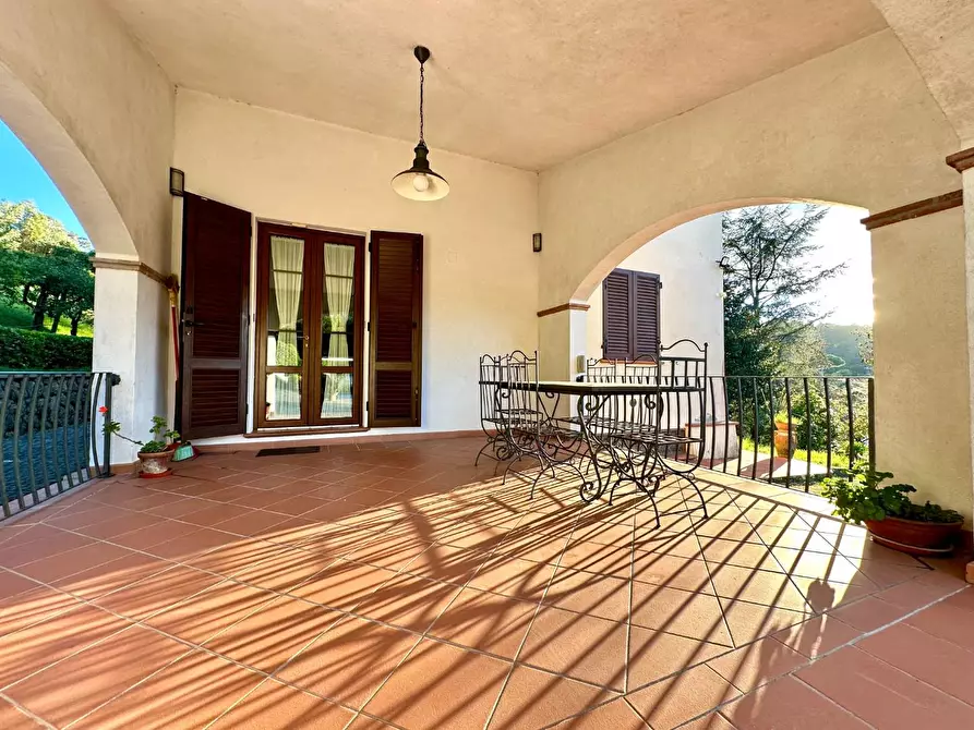 Immagine 3 di Villa in vendita  a Camaiore