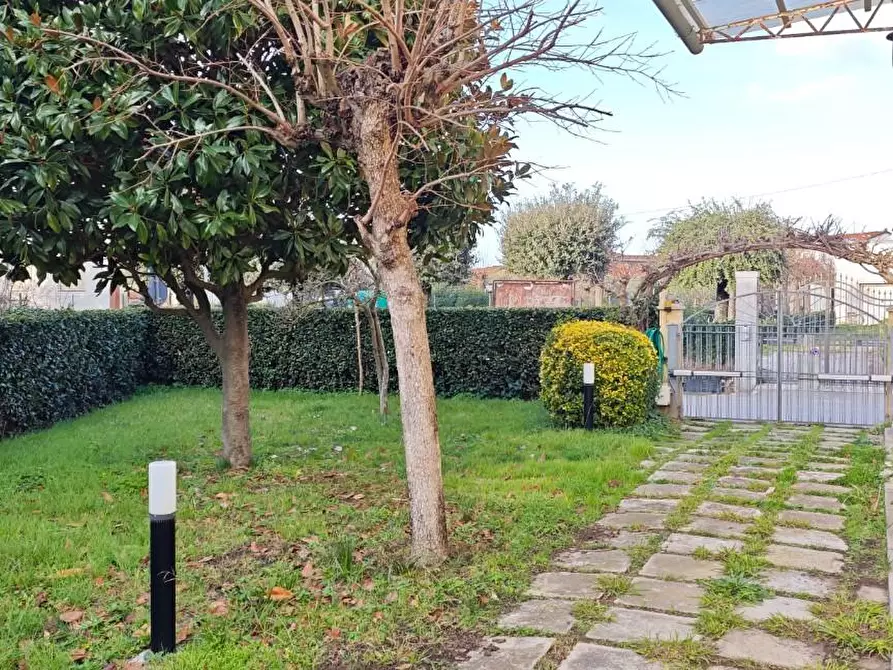 Immagine 2 di Villa in vendita  a Casciana Terme Lari