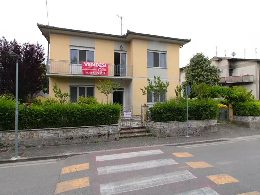 Immagine 2 di Villa in vendita  a Casciana Terme Lari