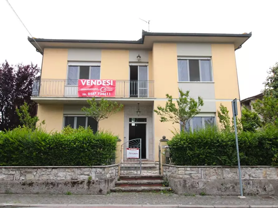 Immagine 1 di Villa in vendita  a Casciana Terme Lari