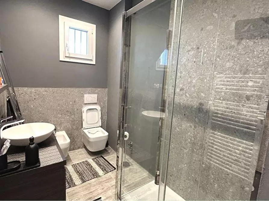 Immagine 16 di Appartamento in vendita  a Ortonovo