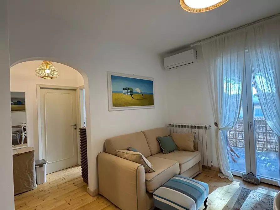 Immagine 7 di Appartamento in vendita  a Montignoso