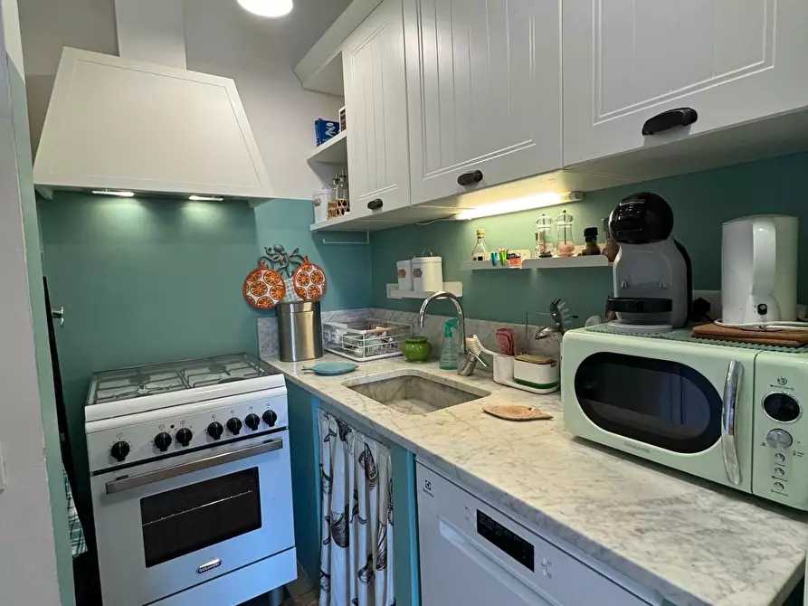 Immagine 4 di Appartamento in vendita  a Montignoso