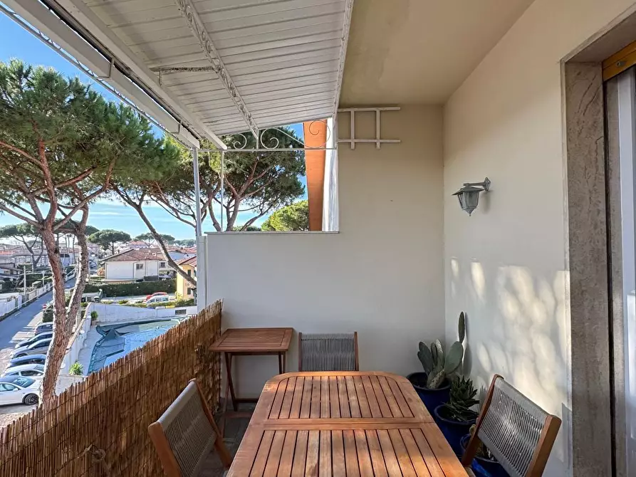 Immagine 1 di Appartamento in vendita  a Montignoso