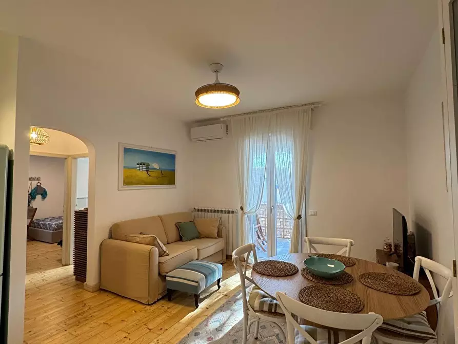 Immagine 3 di Appartamento in vendita  a Montignoso