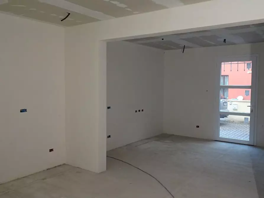 Immagine 40 di Terratetto in vendita  a Cascina