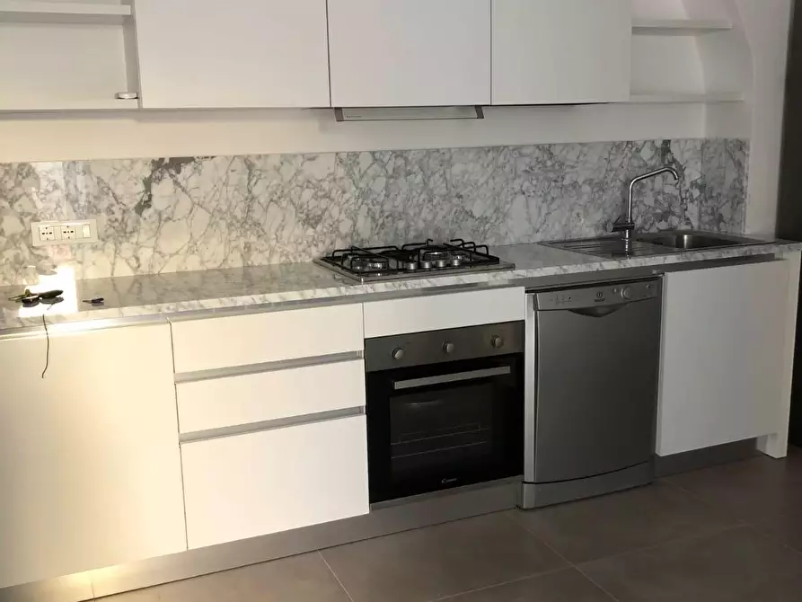 Immagine 3 di Appartamento in affitto  a Carrara