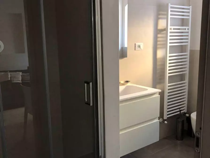 Immagine 4 di Appartamento in affitto  a Carrara