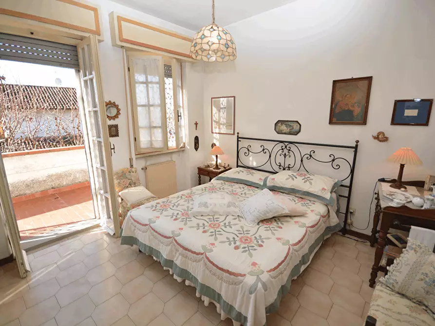 Immagine 18 di Casa bifamiliare in vendita  a Montignoso