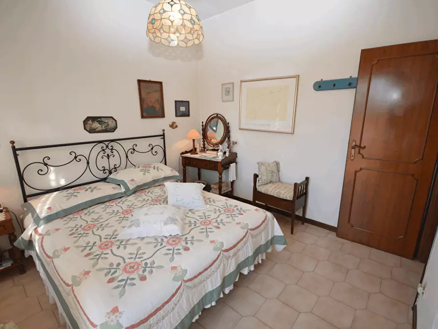 Immagine 26 di Casa bifamiliare in vendita  a Montignoso